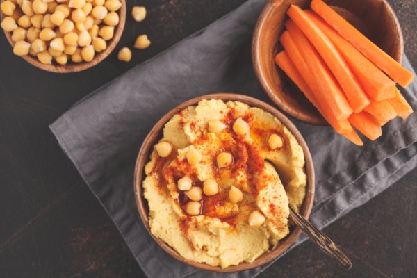 Gulerod med hjemmelavet hummus