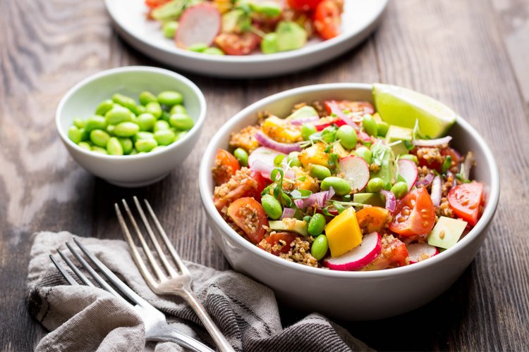 Quinoa salat with edamamebønner